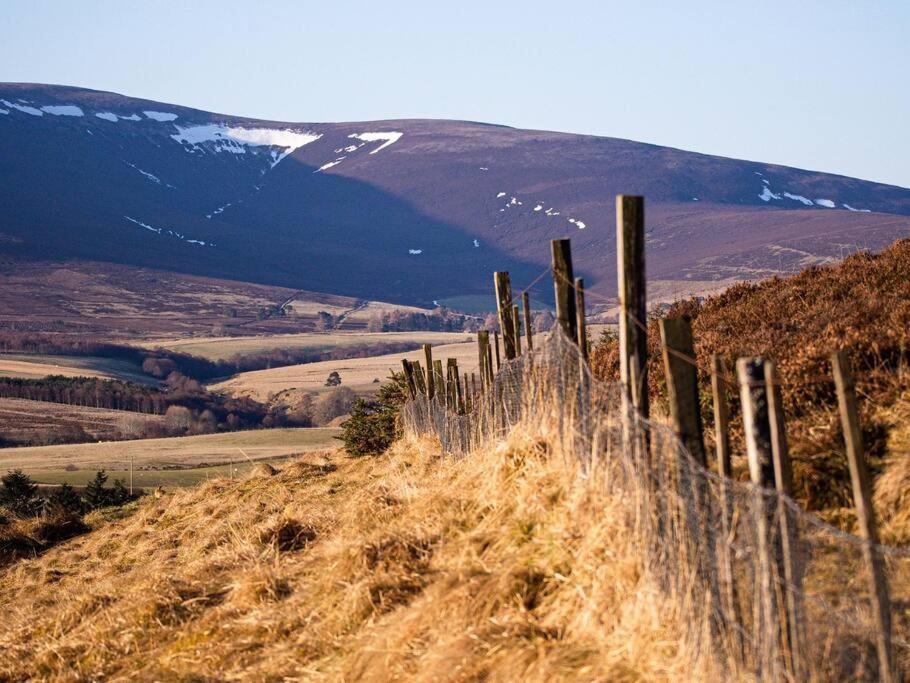 Beatshach Bothy - Speyside, Incredible Location! Apartment Dufftown Bagian luar foto