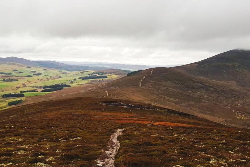 Beatshach Bothy - Speyside, Incredible Location! Apartment Dufftown Bagian luar foto